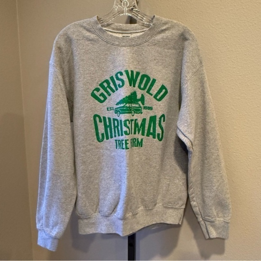 Gildan Griswold 🌲 Christmas Tree Farm crewneck sweatshirt size medium